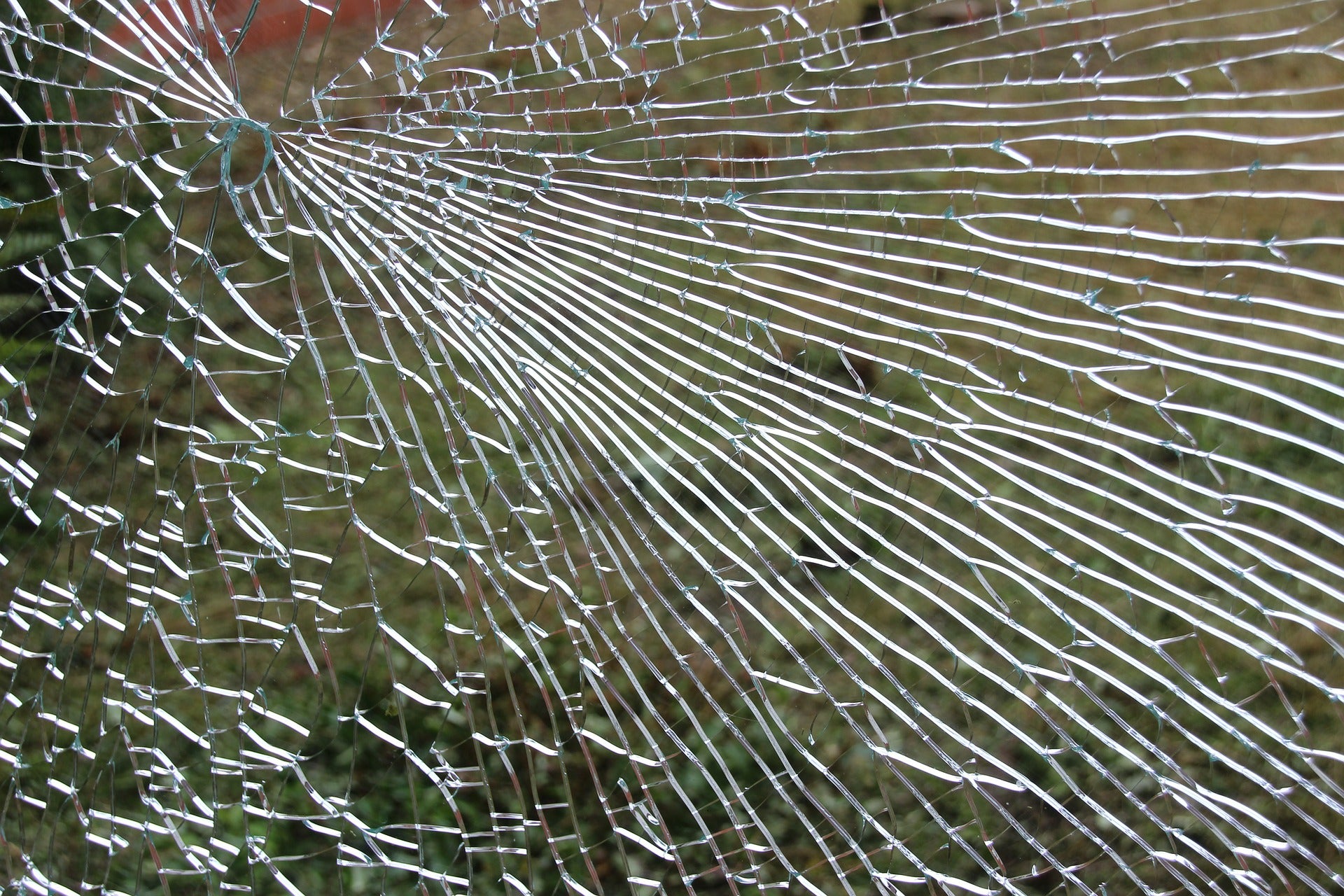 Types of Glass Breakage and How to Identify Them