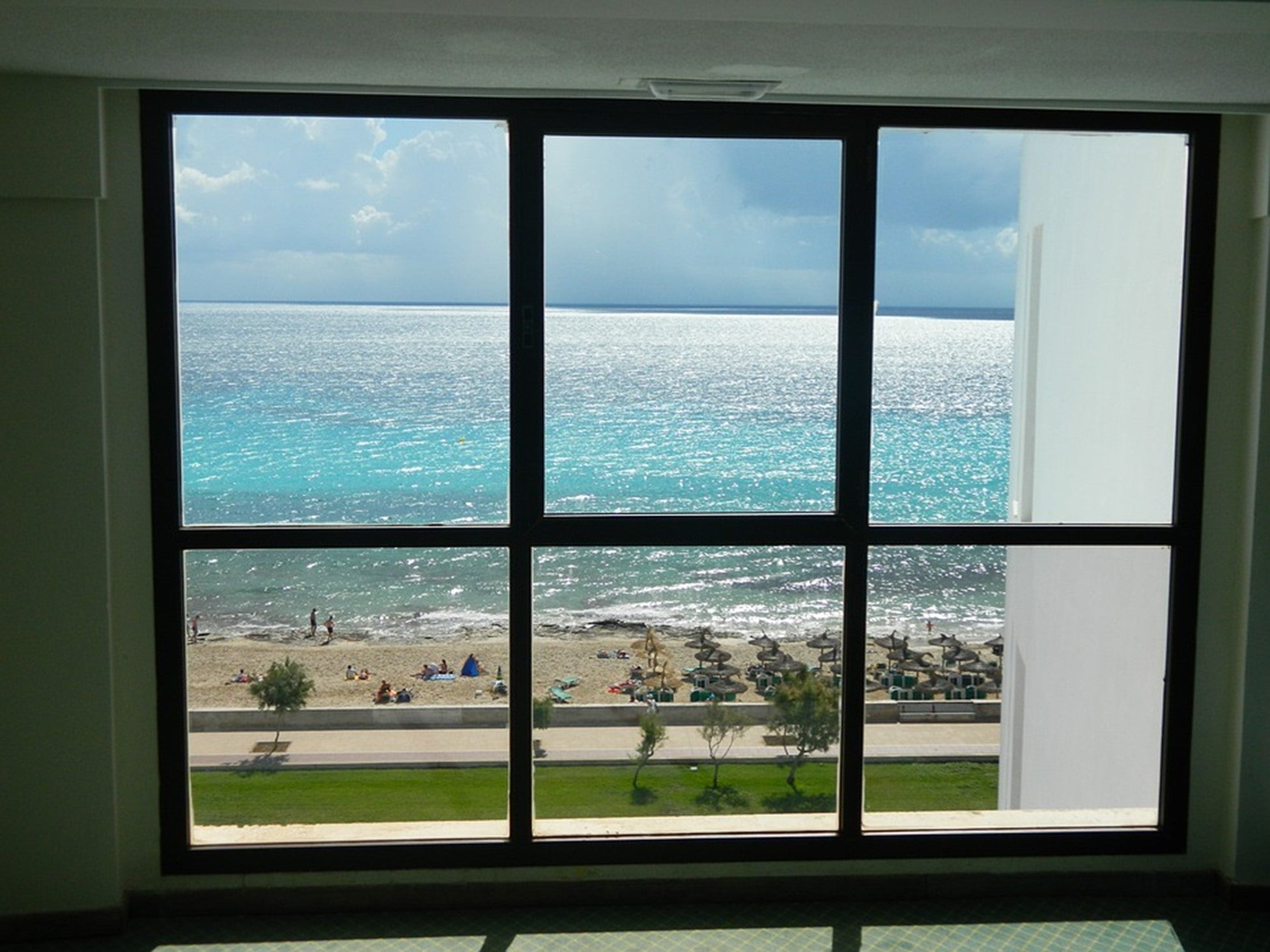 夏のエンターテイメントを充実させる窓とドアのオプション